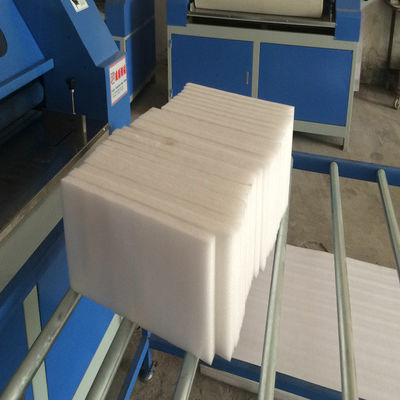 Macchina di taglio e taglio di fogli di schiuma EPE a una sola vite per un processo di produzione fluido